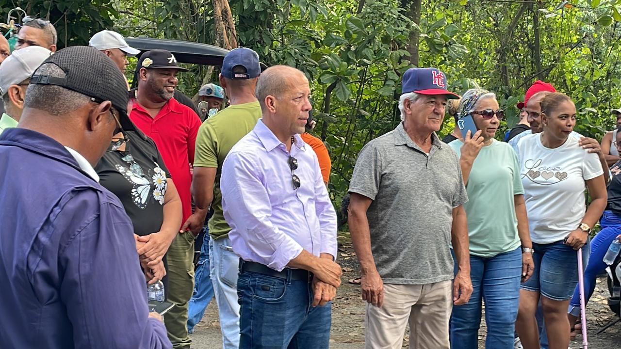 Director Distrital de Juma Bejucal realiza vigilia pacífica y exige respuesta por el deterioro del puente que comunica con San Isidro