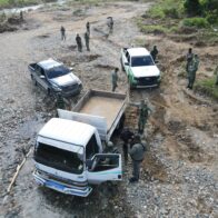 Ejército lidera operativo en San Cristóbal: tres camiones sorprendidos en extracción ilegal en el río Nigua