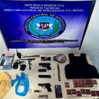 Autoridades ocupan drogas, armas y cigarrillos ilegales durante amplios operativos en Santiago