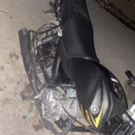 Delincuentes despojan de su motocicleta a un joven frente a su vivienda en Santiago Oeste