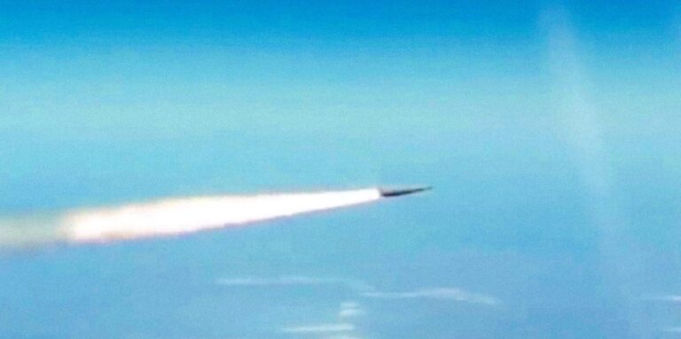 Rusia ataca plantas de industria militar de Ucrania con misiles Kinzhal