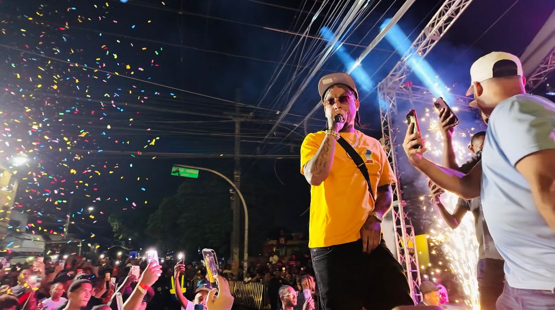 Rochy RD, uno de los más ovacionados en el concierto “Reconocidos en Navidad”