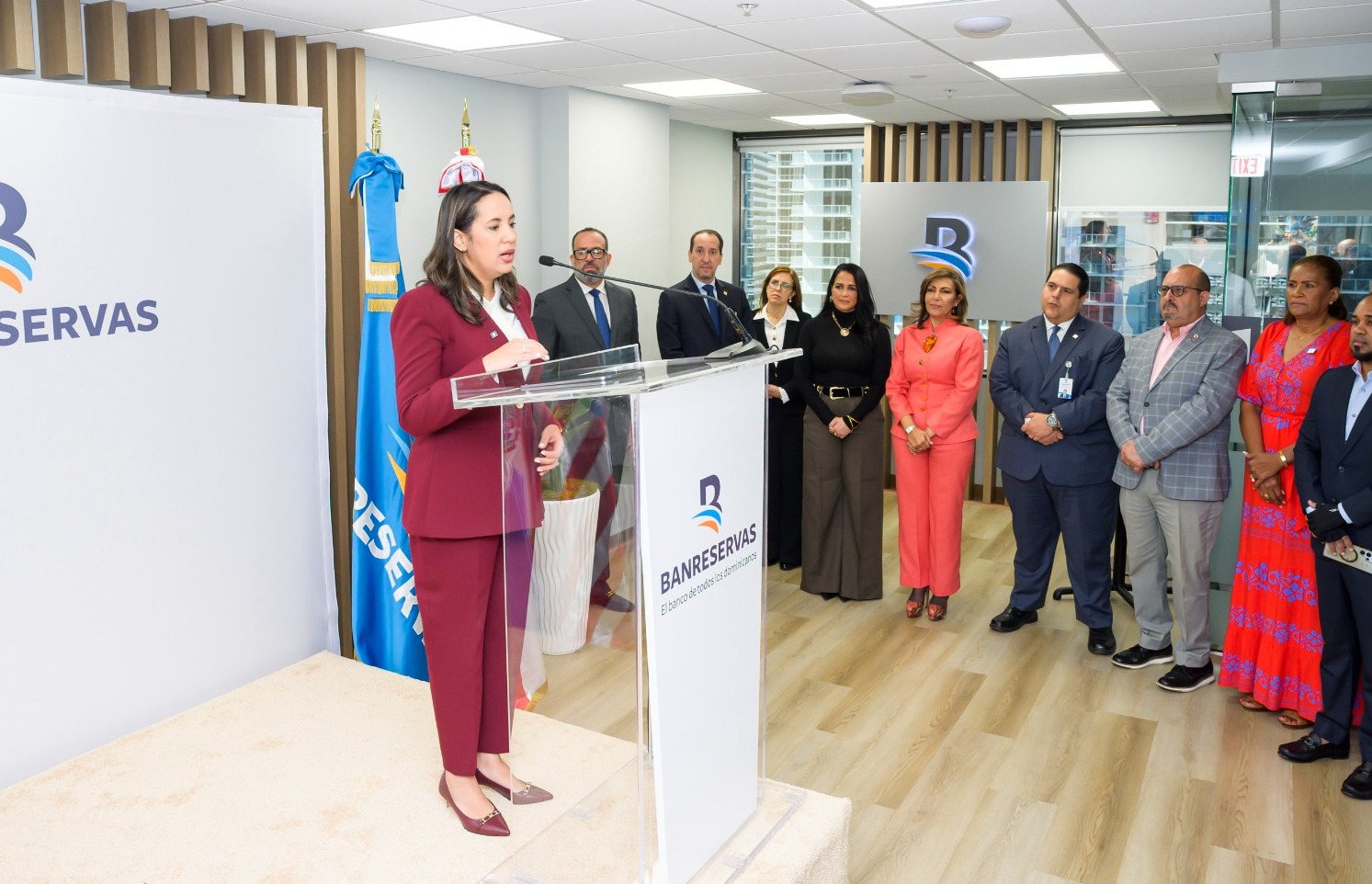 Banreservas impulsará el fortalecimiento de las oficinas en el exterior