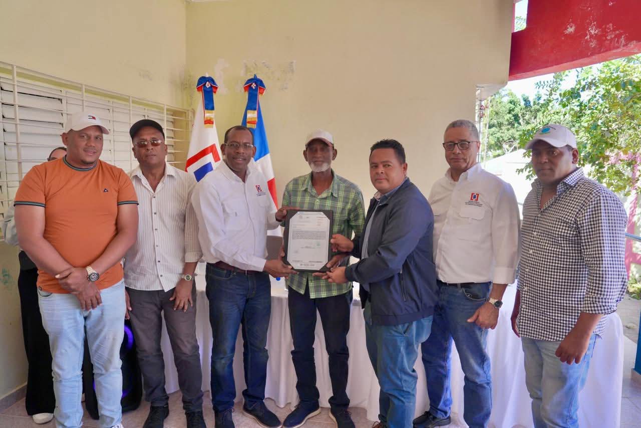 UTECT entrega 359 títulos de propiedad en el Sur Profundo de República Dominicana