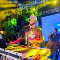 DJ Adoni ofreció un gran cierre en el primer concierto navideño de Reconocidos.net