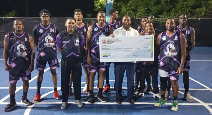 Empresario Ramón De los Santos refuerza compromiso con el deporte y la comunidad de Villa Hermosa