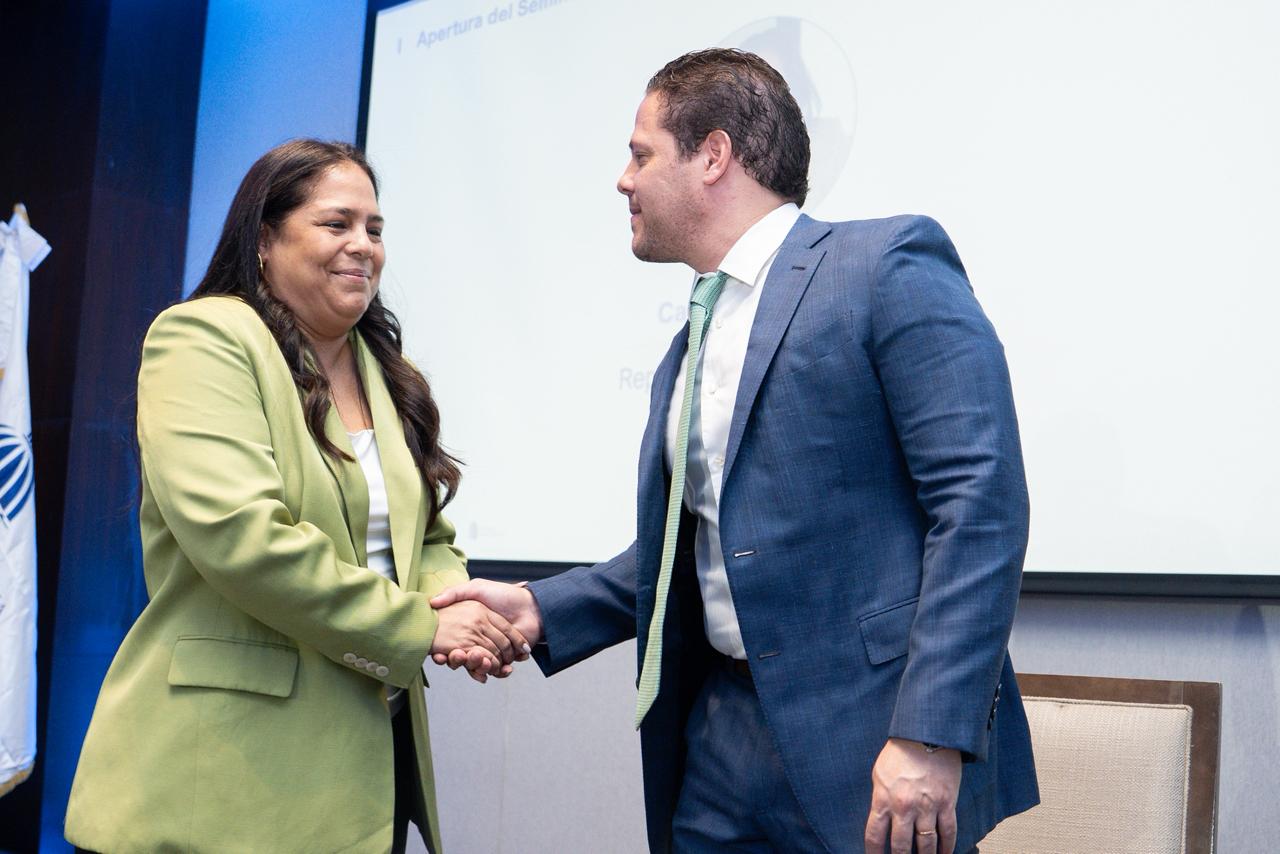 Representante del Banco Mundial y ministro del Mived.
