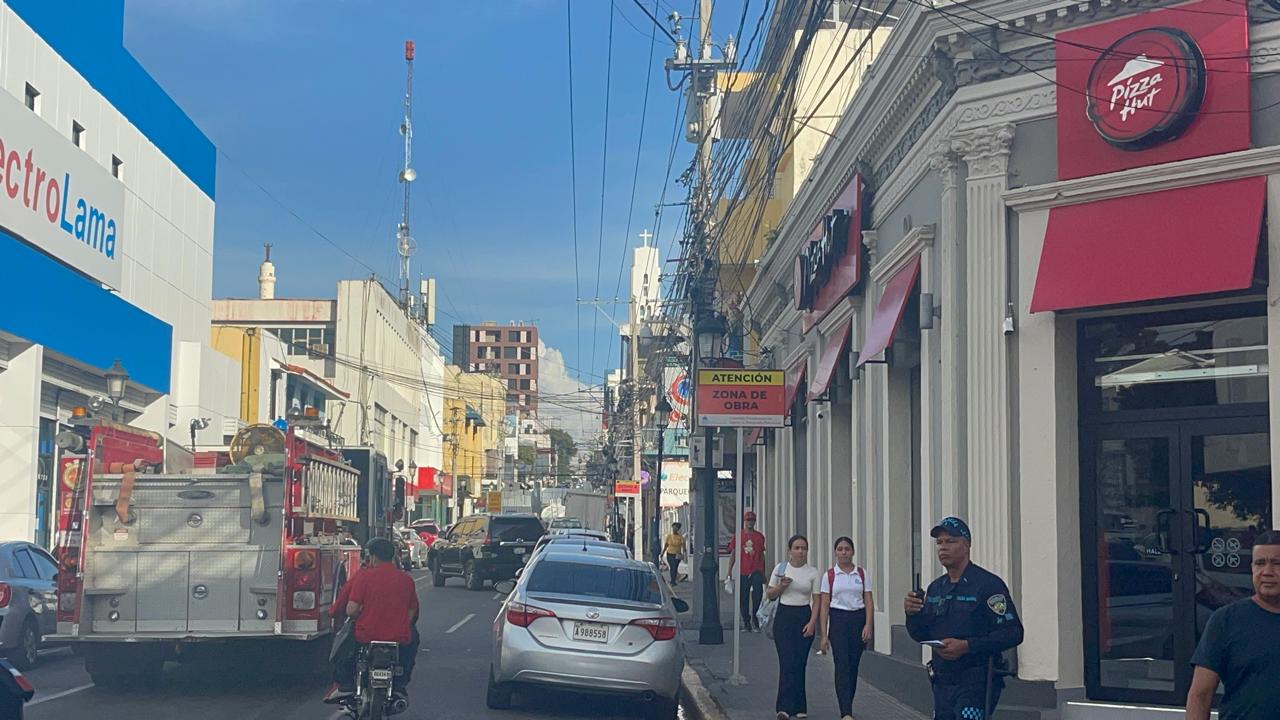 Incendio afecta planta eléctrica de Pizza Hut en Santiago durante apagón general