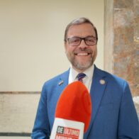 Senador Luis Sepúlveda confía en reapertura del Gobierno de EE. UU. y destaca lucha por mantener beneficios médicos para los más pobres