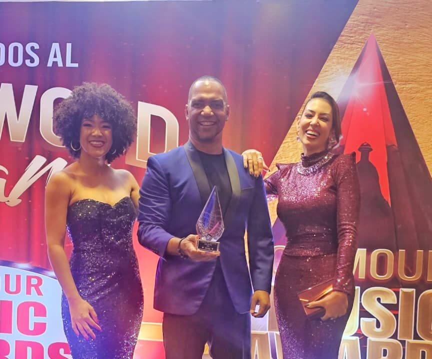 Azul Podcast gana “Podcast del Año” en los Glamour Music Awards 2025