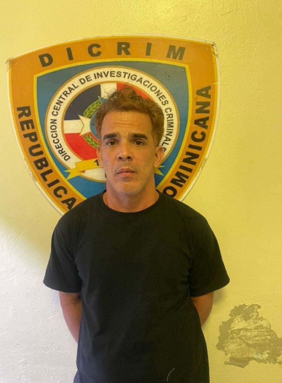 Hombre se entrega tras ser señalado por provocar la muerte de su suegra y herir su pareja en La Vega