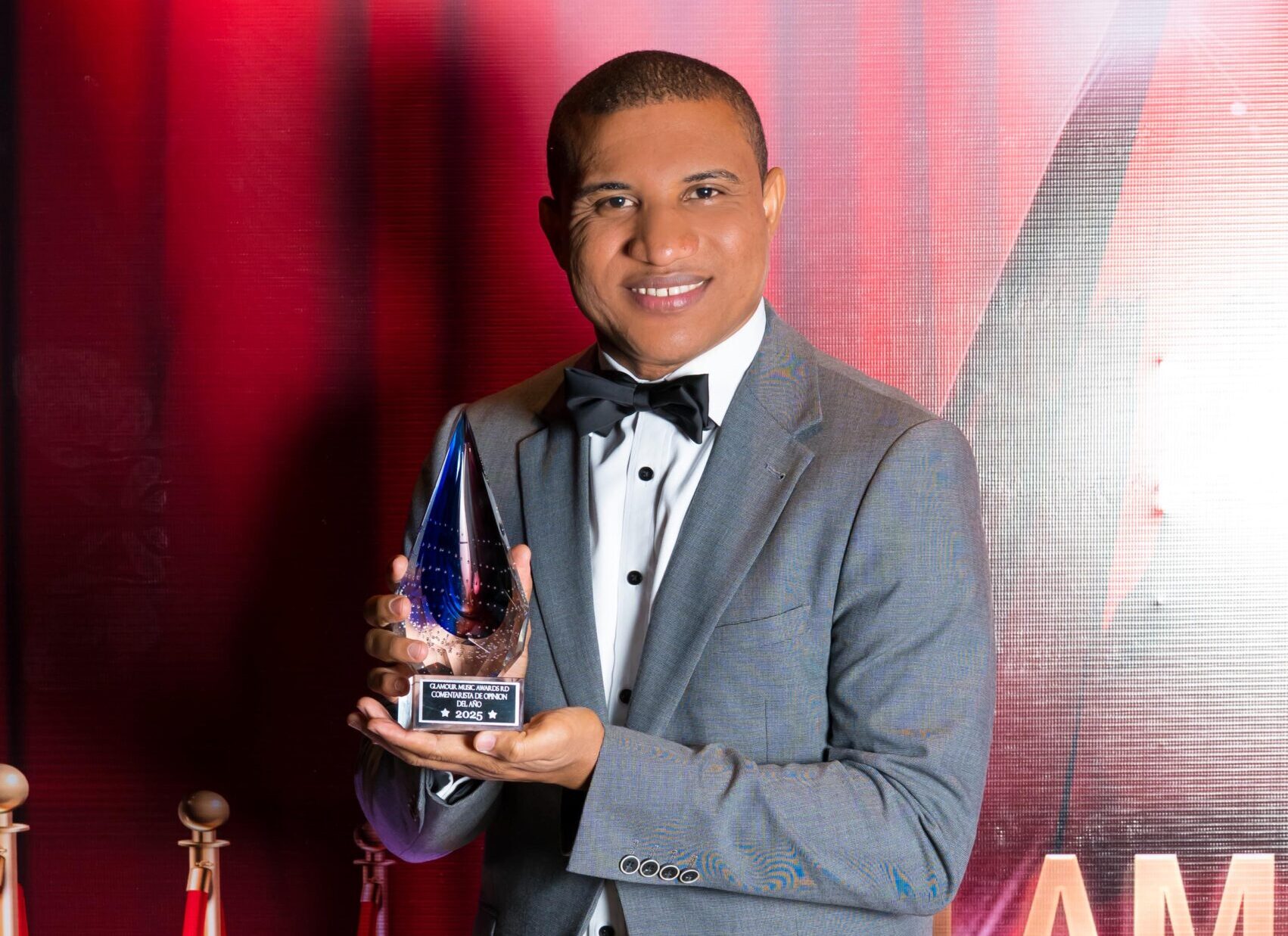 Periodista Vargavila Riverón gana premio “Glamour Music Awards”