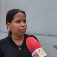 Joven huérfana de padres pide ayuda tras seis años sin lograr su declaración en la JCE