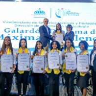 Ministro Luis Miguel De Camps entrega el Galardón Diploma de Máxima Excelencia a 150 estudiantes