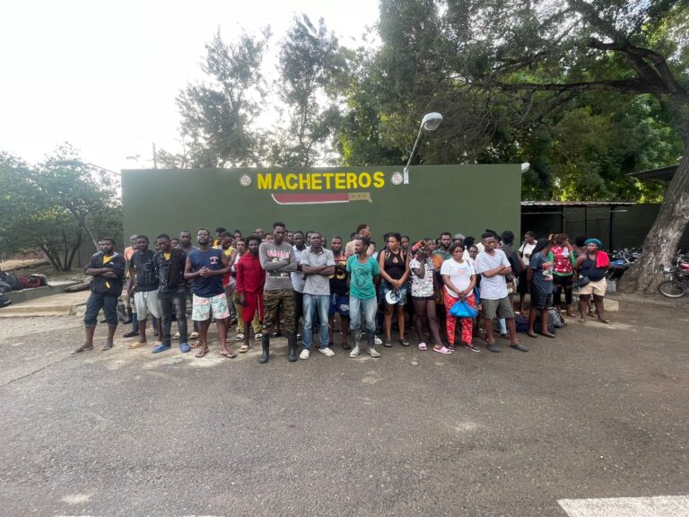 Detienen 209 migrantes haitianos indocumentados