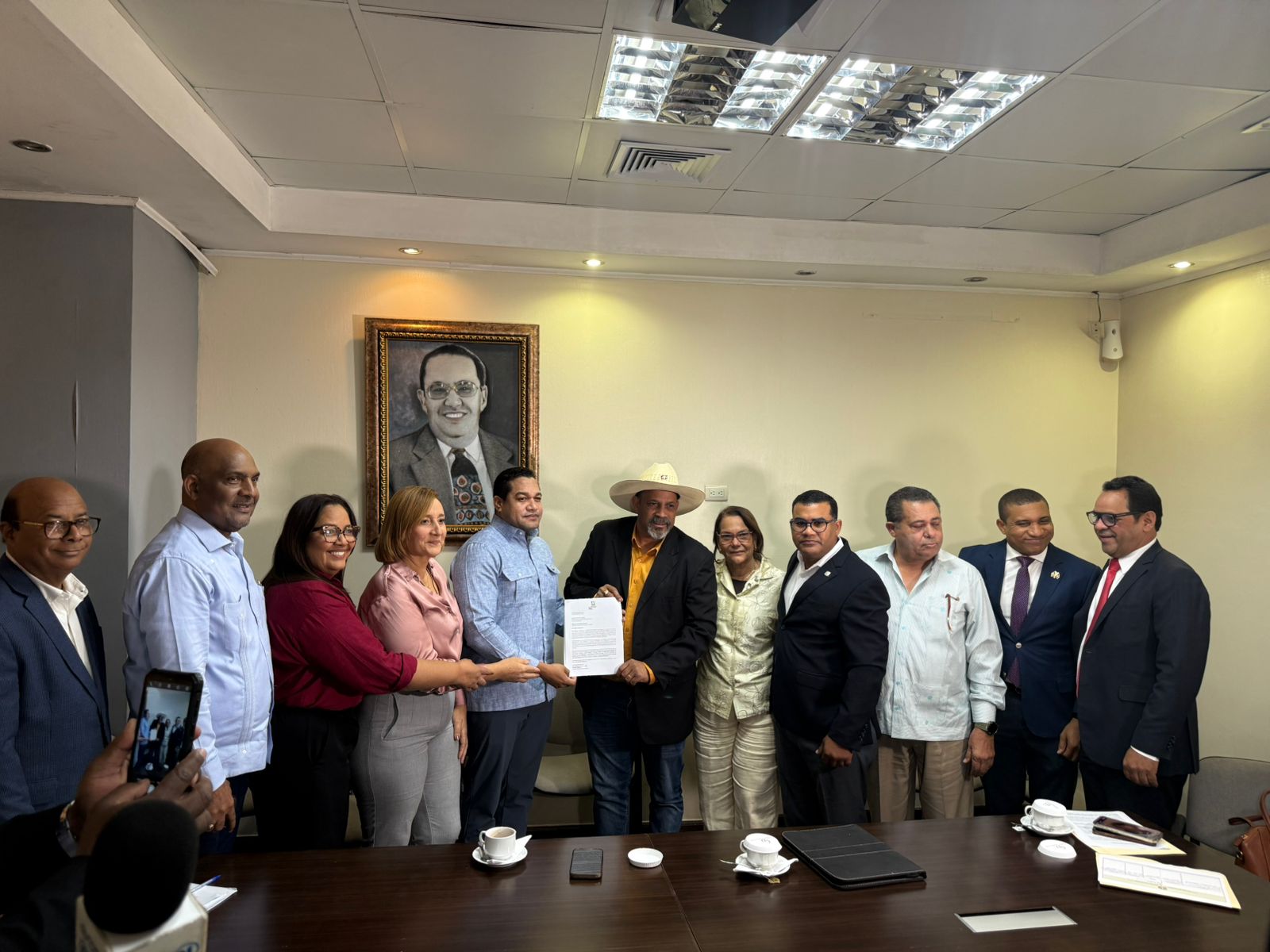 Alcalde de Dajabón deposita iniciativa que busca prohibir compra terrenos a extranjeros en la frontera