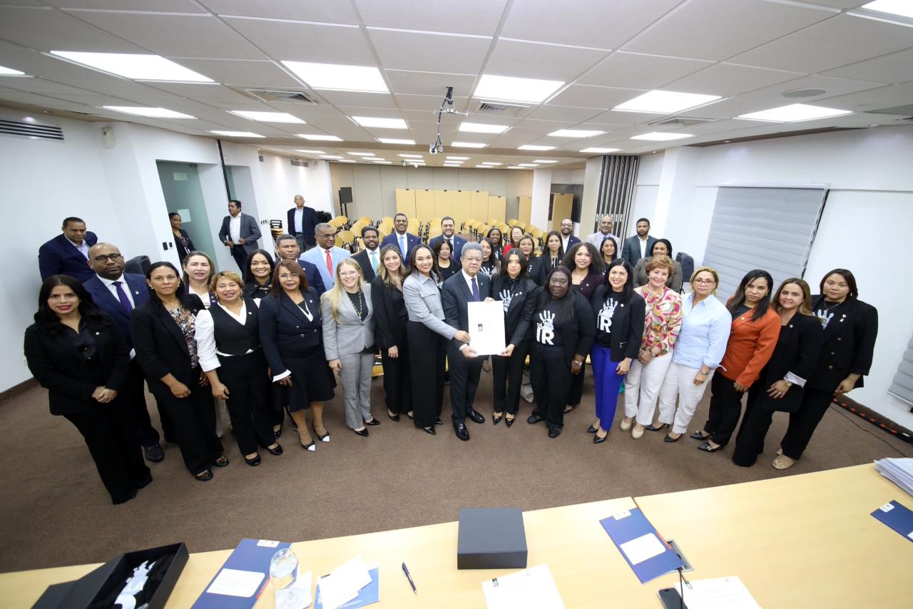 Leonel Fernández y la FP respaldan la reforma integral “Déjala Ir” en encuentro celebrado en Funglode