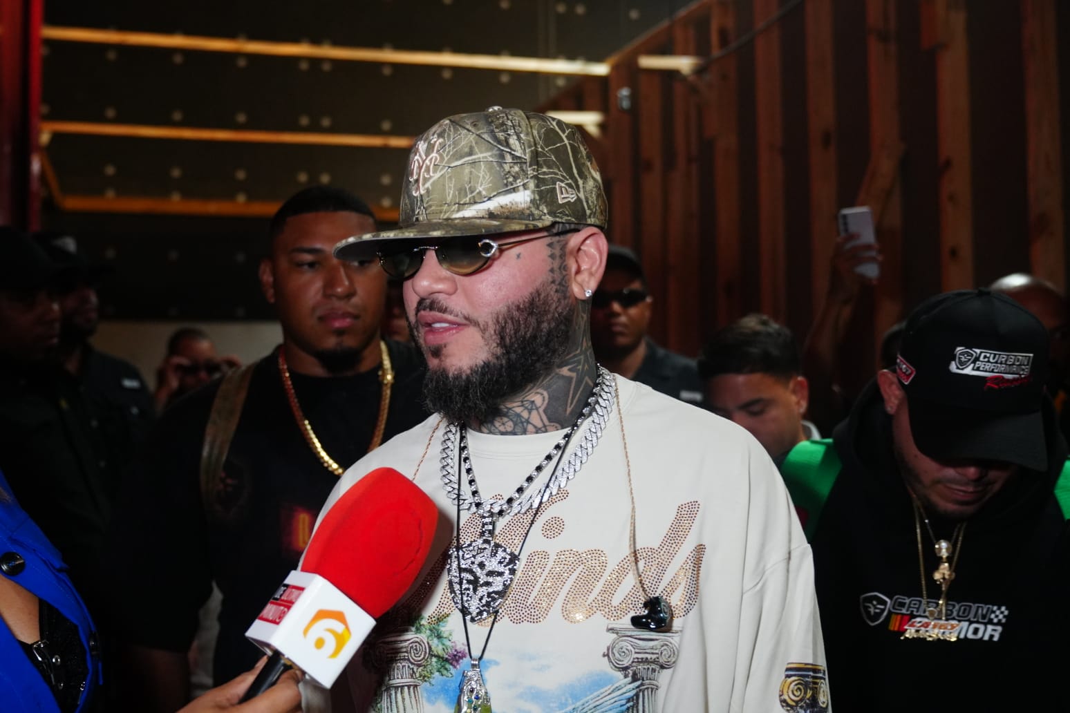 De Farruko a Alofoke: “Le hiciste un hoyo a los Grammy”