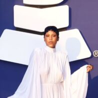 Tokischa llega a los Latin Grammy con diseño exclusivo de VETEMENTS arrojando pistas de lo que será su próxima era musical