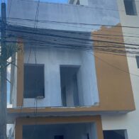 Hombre muere tras caer de un tercer piso y chocar con cables eléctricos en Santiago Oeste