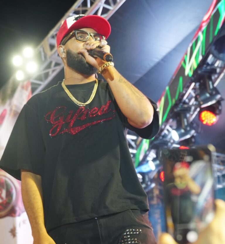 Jezzy "El Chef" deslumbró con sus éxitos en el 2do concierto navideño Reconocidos