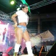 La Mas Doll domina el escenario en el segundo concierto navideño “Reconocidos” en Los Mina