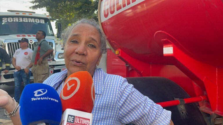 “No fue bonita la experiencia”: afirma vecina cuenta cómo vivió el incendio que consumió el almacén de Prodacom en Santiago
