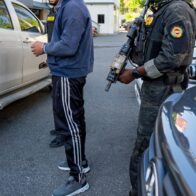 Atrapan dos hombres con 171 paquetes de presunta cocaína y cinco de marihuana