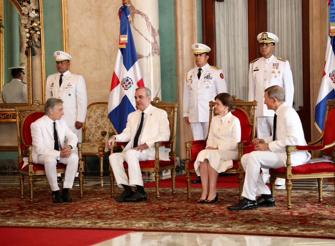 Presidente Abinader recibe siete nuevos embajadores y fortalece relaciones internacionales
