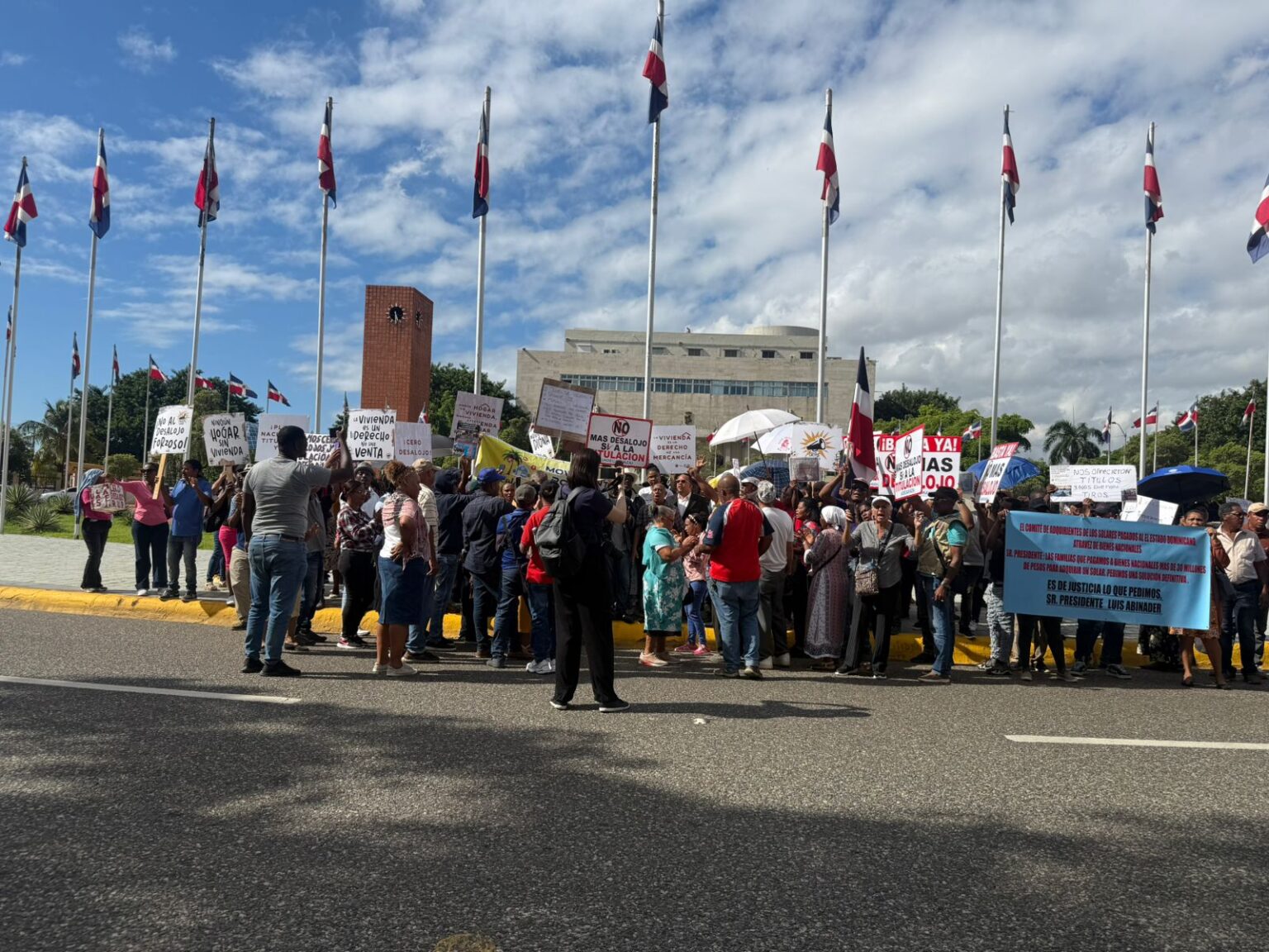 Comunitarios de Santo Domingo marchan para exigir el cese de desalojos forzosos