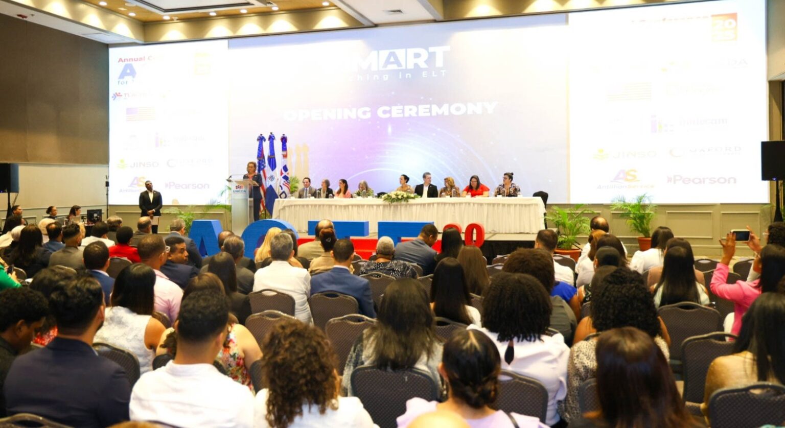 Embajada de los Estados Unidos y la Universidad Domínico Americano celebran la Conferencia Anual de Profesores de Inglés 2025