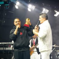 Santiago Matías y Alofoke Media Group entregan reconocimiento a Eddy Herrera