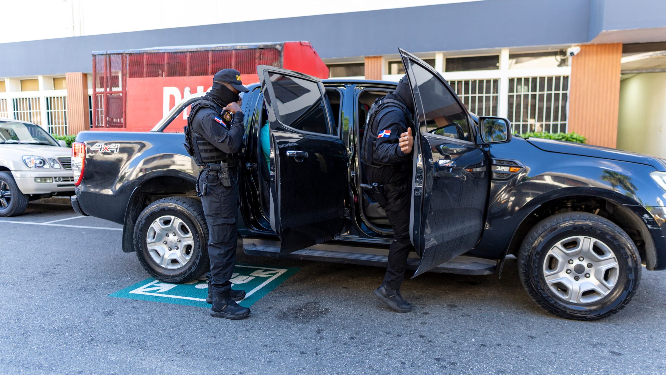 Extraditan a Estados Unidos dominicano acusado de fraude y lavado de activos