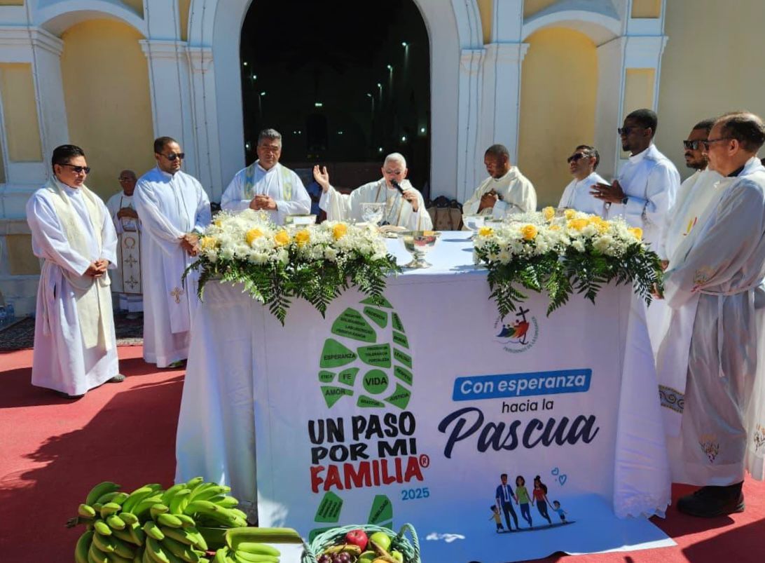 Iglesia Católica de Azua Realiza con Gran Éxito la Caminata “Un Paso por Mi Familia”