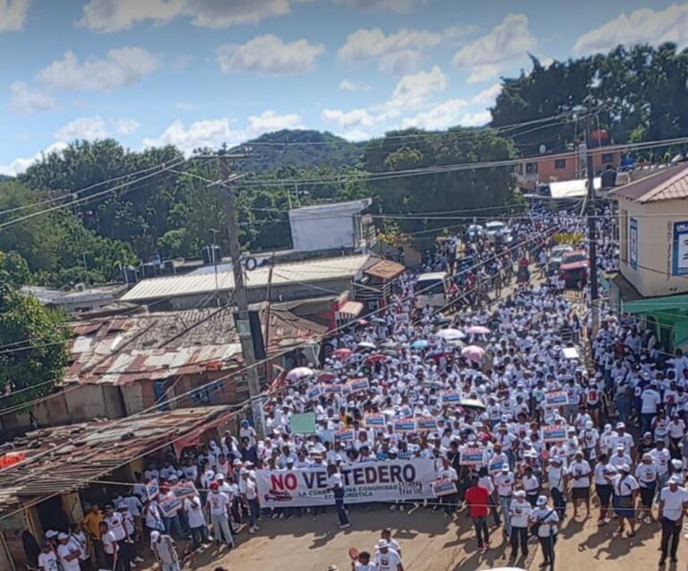 Residentes de La Cuaba protestan contra creación de vertedero