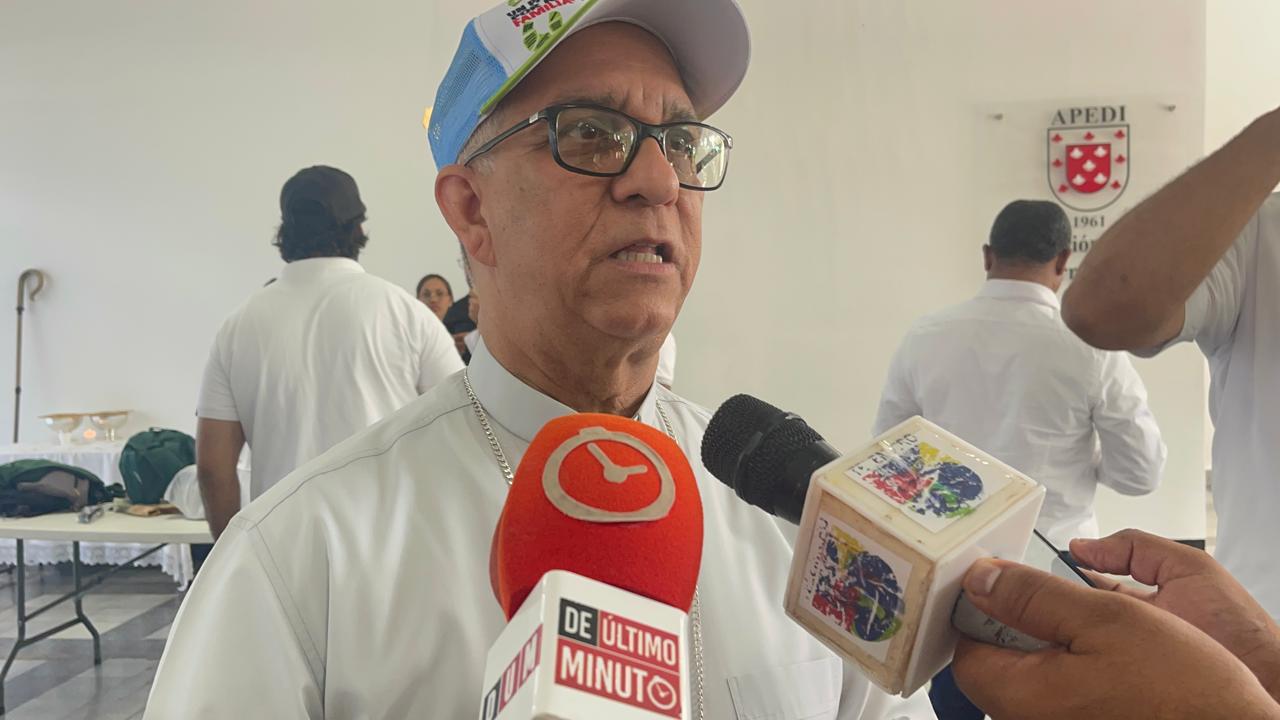 Arzobispo de Santiago rechaza sentencia que elimina sanciones a relaciones homosexuales en cuerpos castrenses