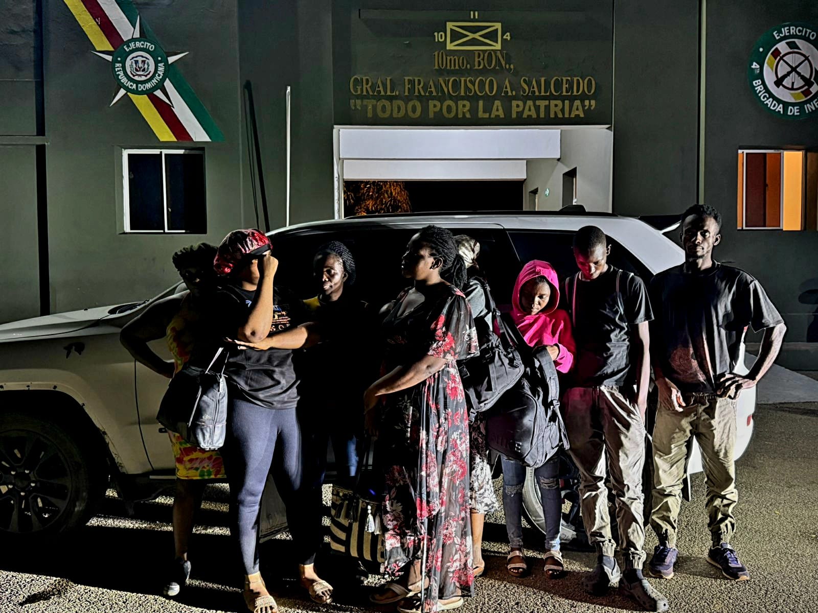Ejército ocupa jeepeta y detiene a nueve nacionales haitianos en operativo en Los Miches, Dajabón