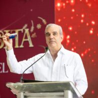 Abinader lanza el Bono Navideño 2025 para 2.6 millones de dominicanos y llama a fortalecer la familia durante las festividades