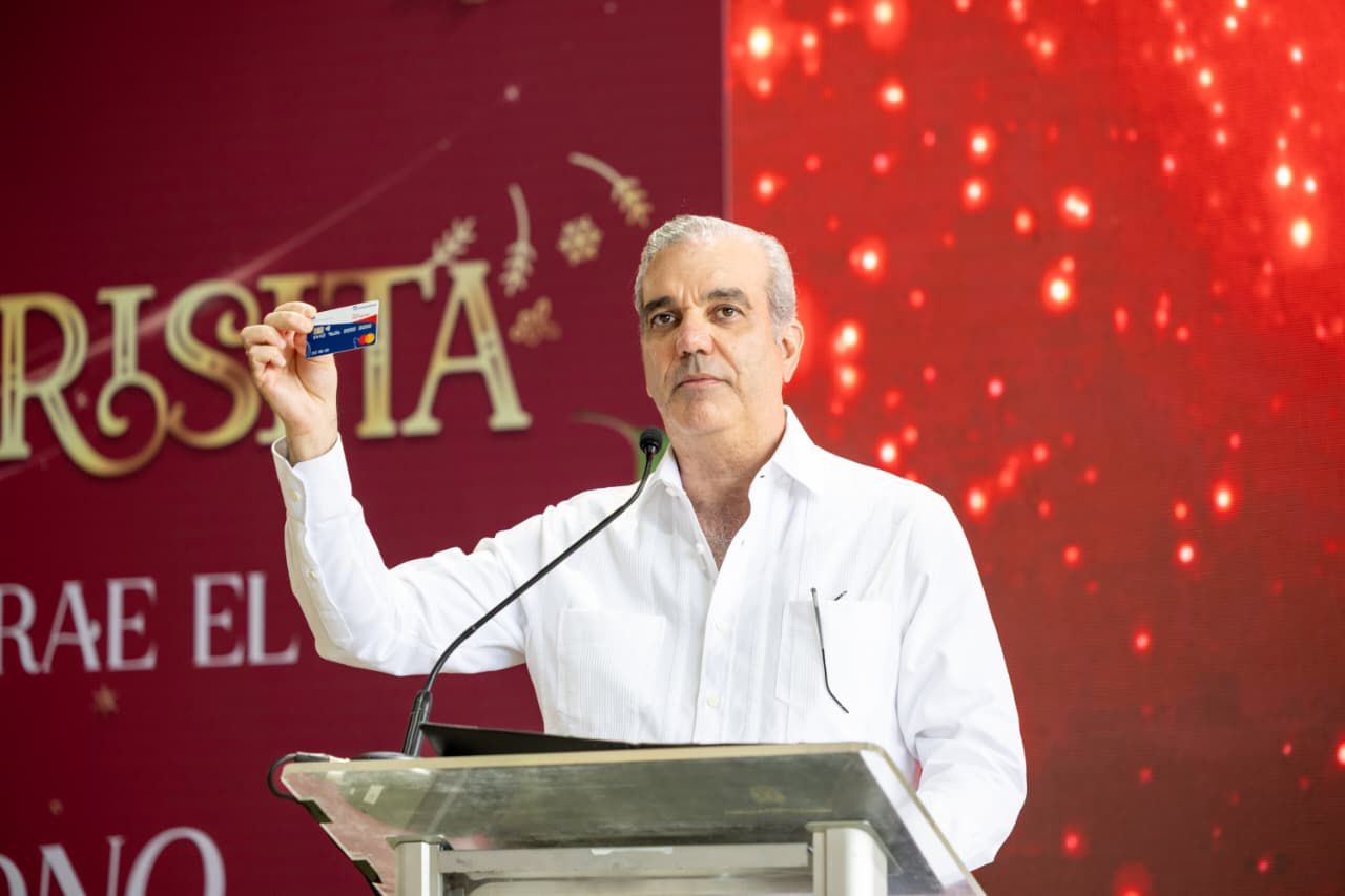 Abinader lanza el Bono Navideño 2025 para 2.6 millones de dominicanos y llama a fortalecer la familia durante las festividades