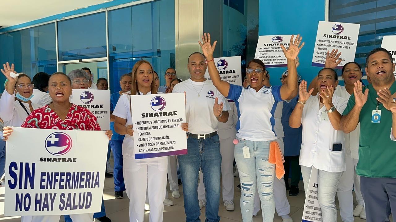 Enfermeras paralizan hospitales del Cibao Norte y acusan al SNS de incumplir acuerdos “ordenados por el Presidente”