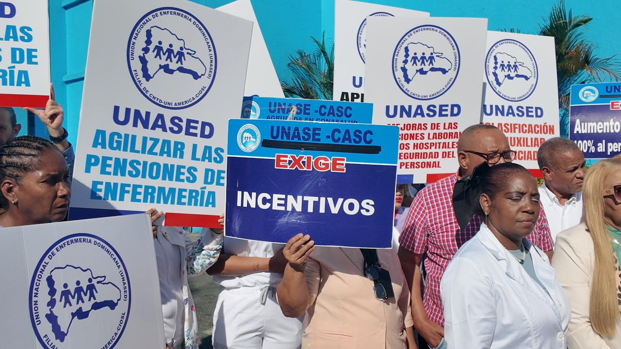 Gremios de enfermería exigen al Gobierno cumplir acuerdos y reponer a las desvinculadas