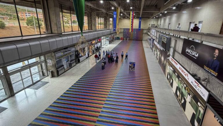 Caen un 24% los vuelos internacionales desde Venezuela tras fin de concesiones a seis aerolíneas