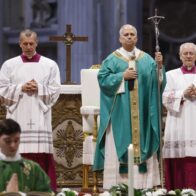 León XIV pide a los gobernantes ante miles de pobres: "No podrá haber paz sin justicia"