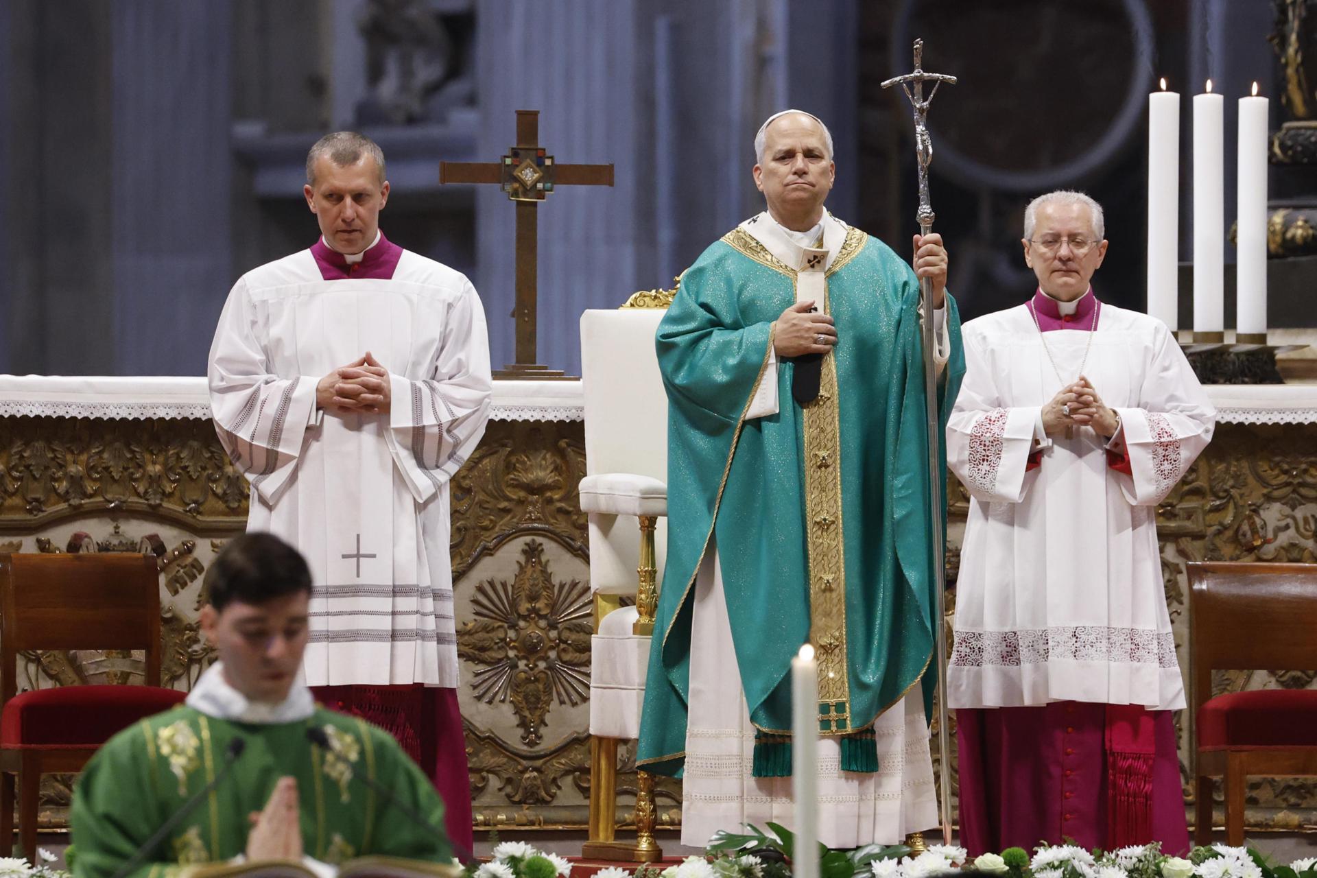 León XIV pide a los gobernantes ante miles de pobres: "No podrá haber paz sin justicia"