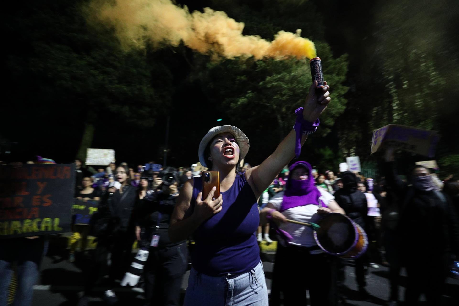 Los feminicidios crecen en Ecuador invisibilizados por la guerra entre grupos criminales