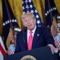 Trump avisa que "empezará a detener" el avance de narcotraficantes de Venezuela por tierra