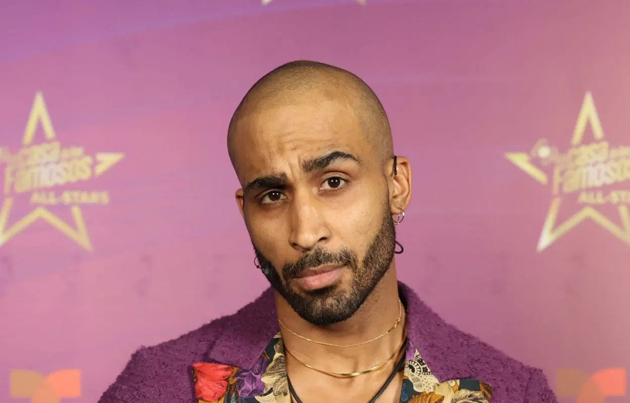 Caramelo aconseja a Michael Flores sobre el amor dentro de un reality show