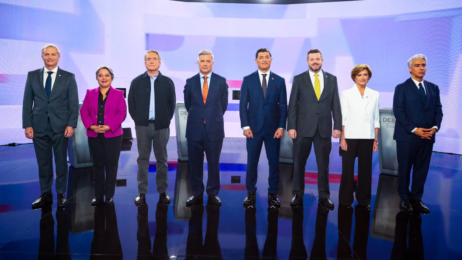 Chile cierra la campaña de las presidenciales marcada por la disputa entre ultraderechas