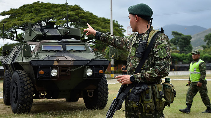 Suspenden a dos altos cargos por presunta infiltración guerrillera en seguridad colombiana