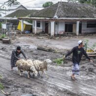 Indonesia evacúa a casi 1.000 personas por la erupción del volcán Semeru